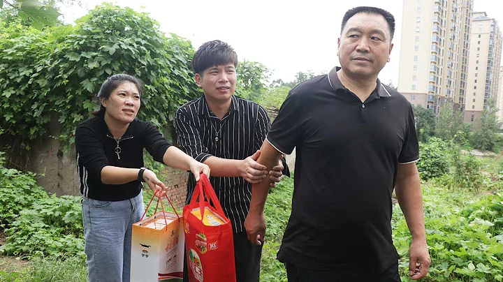Father brings 3 million demolition funds to his son's home - 天天要聞