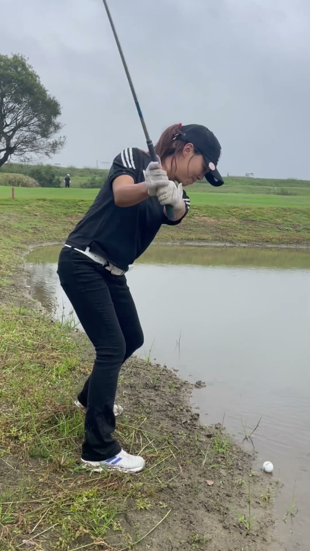 水の中はボールが水から出ていれば大体は意外と打てます #golf