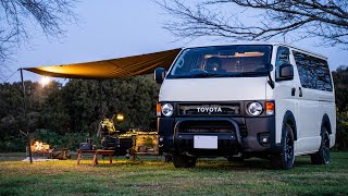 [Car camping] A lonely night in the Toyota Hiace as a hideout Relaxing by a bonfire ASMR