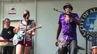 Doc Night & The Hipnotix  - Here I Come (Barrington Levy Cover)