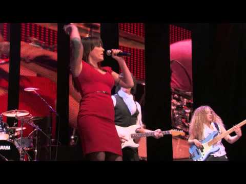 "Goin' Down" - Jeff Beck ft Beth Hart (2013)