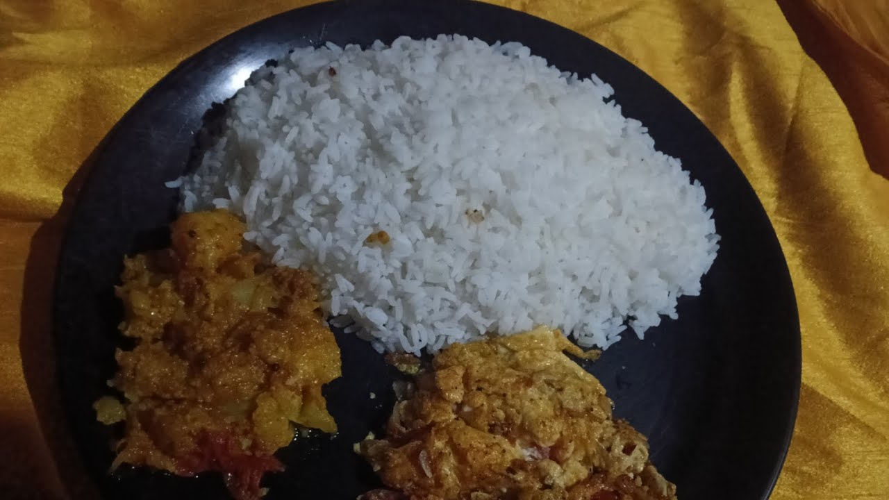 Hello doston today I eat rice and dal and gobhi aalu ka sabji and anda amlet 🍛