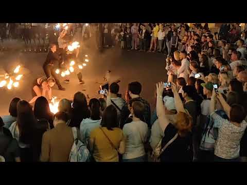 Завораживающее огненное шоу 🔥
