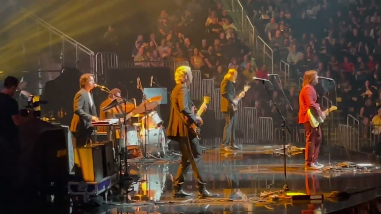 Guarda ROONEY Performs I CAN'T GET ENOUGH at State Farm Arena in Atlanta, Georgia on October 12, 2024 su YouTube Guarda ROONEY Performs I CAN'T GET ENOUGH at State Farm Arena in Atlanta, Georgia on October 12, 2024 su YouTube