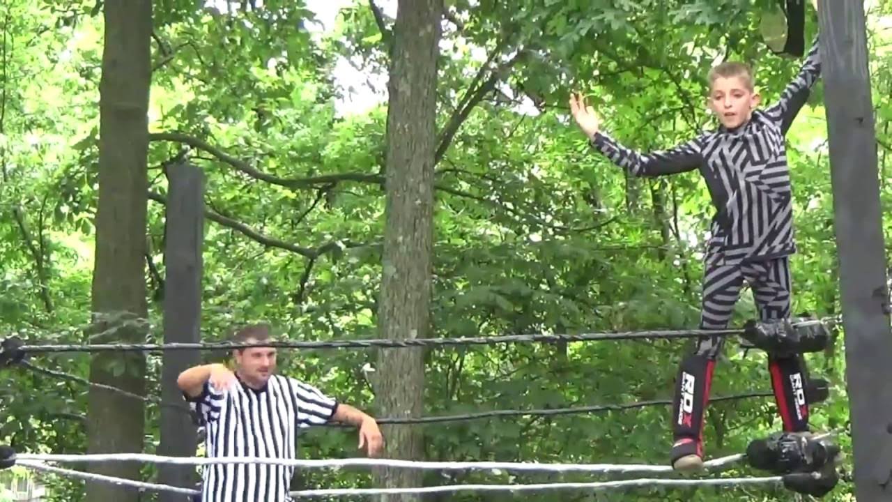 DOMINATING BACKYARD WRESTLING Saturday Thunder Punch: Triple C vs. The Burfinator