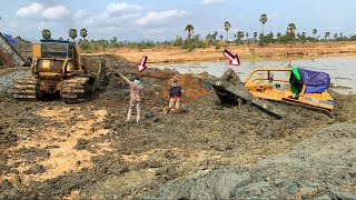 BulldozerD60 action pulls the BulldozerD68E out of the mud.[Bulldozers Truck Sso]