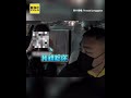 阿嬤硬要雙黃線迴轉！遭司機拒絕槌車門嗆：別人可以你為什麼不行