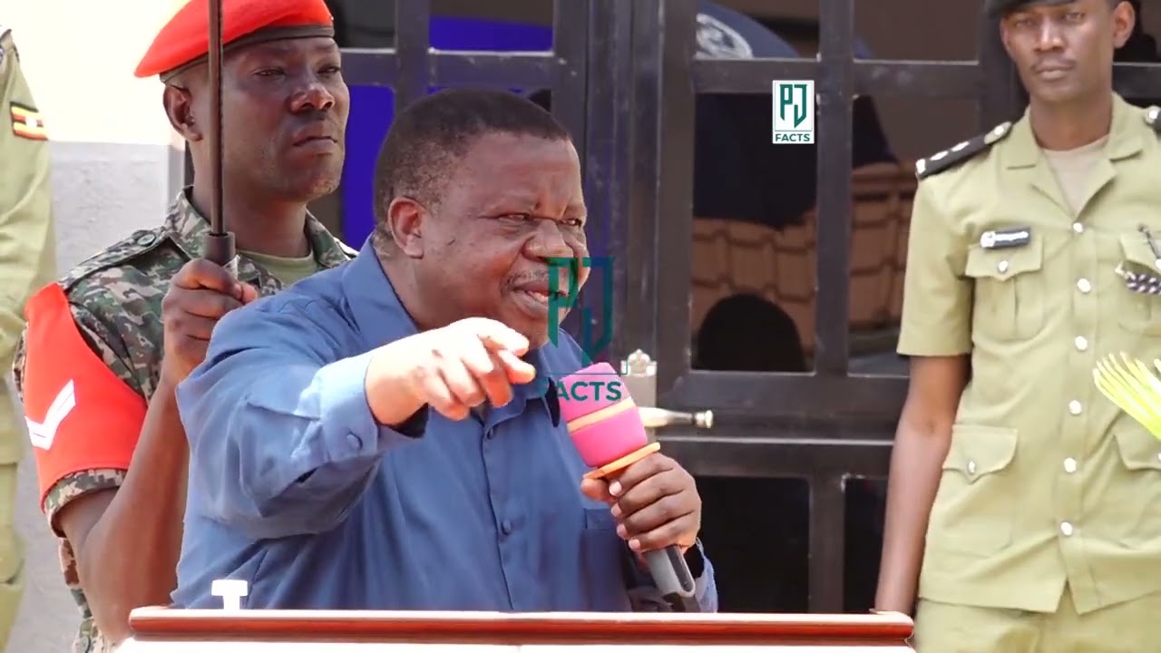 Не побеждайте оппозицию, — говорит генерал Кахинда Отафиире начальникам полиции.