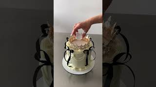 декор торта с короной
