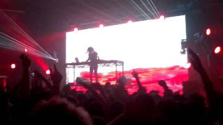SKRILLEX LIVE - Devils Den (HD) GREAT QUALITY
