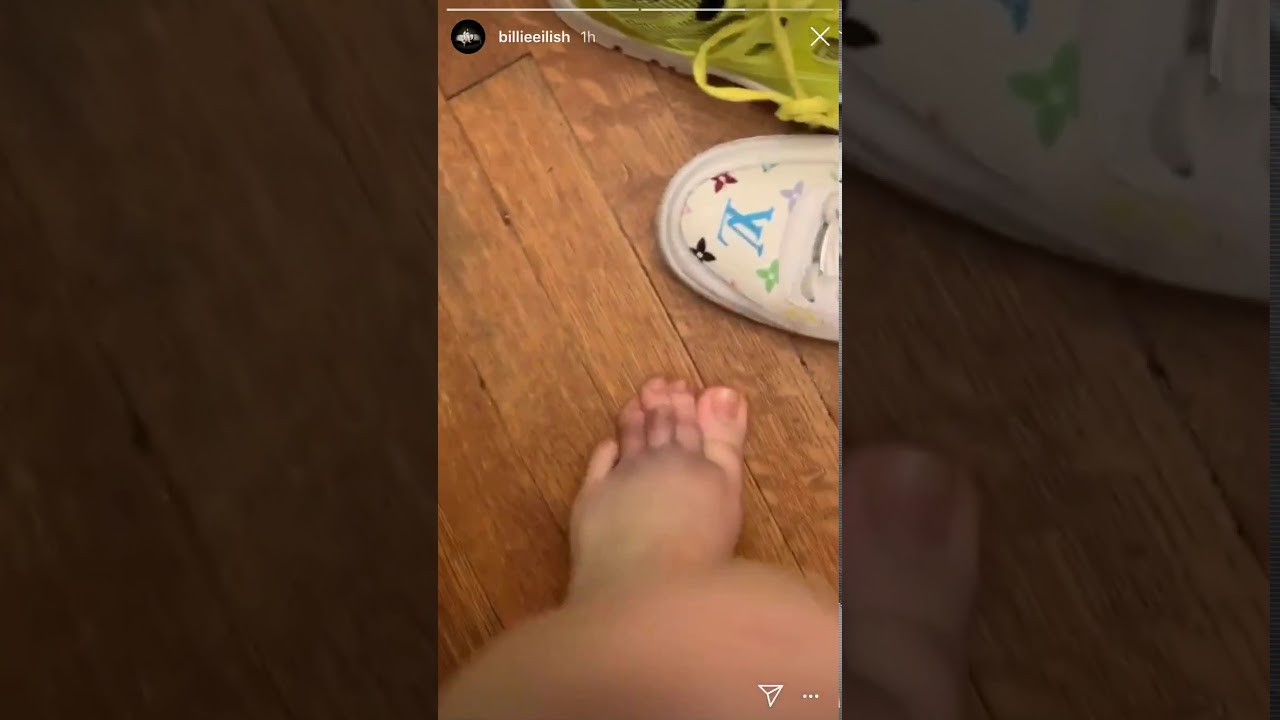 POOR BILLIE EILISH AND HIS FOOT - YouTube.