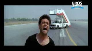 Shiney Ahujas runs fo his daughter | Hijack