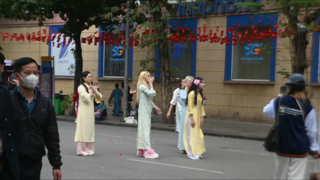 hanoi vietnam もうすぐテトです！ハノイホアンキエムのにぎわい！