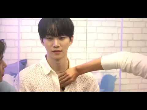 준호 가슴에서 하트 꺼내는 택연 (이런거 공짜로 봐도 되나요?)