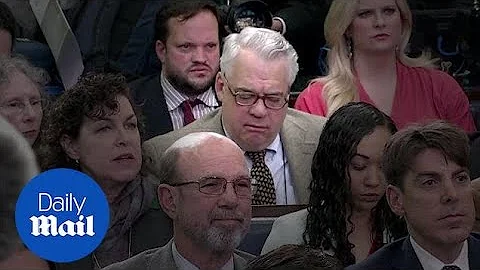 Reporter falls asleep during Sean Spicer's briefing - Daily Mail