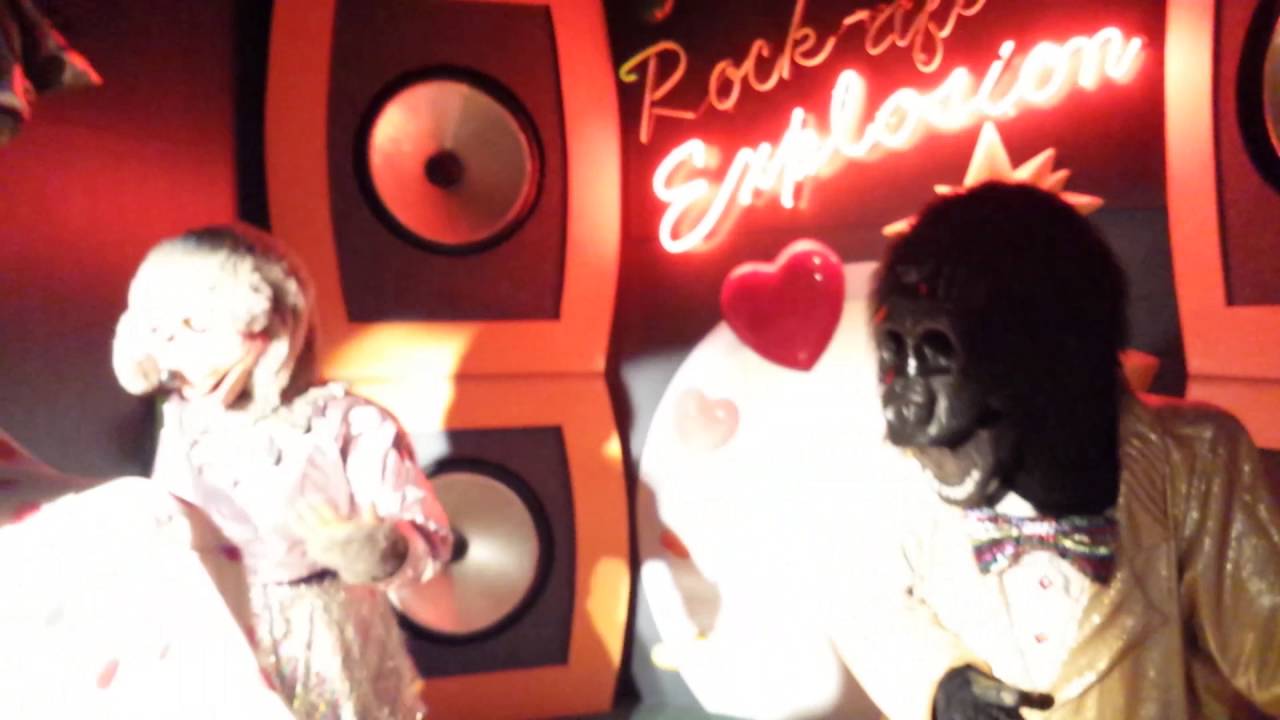 Looney Bird in Window Version! New Rock-Afire Explosion at Odyssey Fun World!