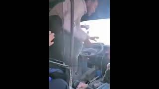 I want the bus driver aliveراننده اتوبوس رو زنده میخوام