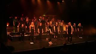 The En Masse Collective perform ‘Anywhere Away From Here’ 2022 @enmassepoprockchoir4627