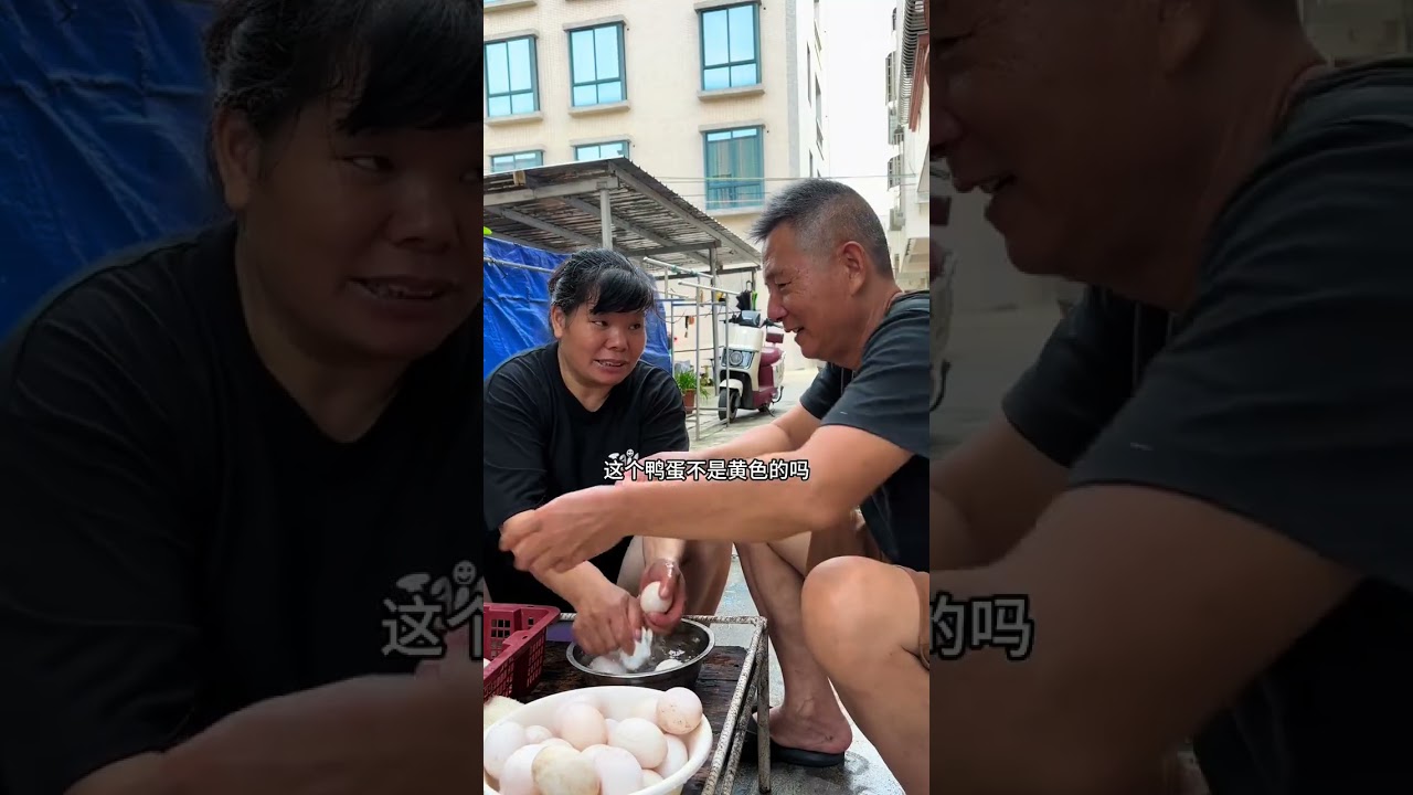 我家鸭蛋根本吃不完。搞点稻草灰来腌咸鸭蛋。#真实记录生活日常 #农家土鸭蛋#古法腌制#家乡的味道