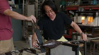 Glass artist Mark Mitsuda demonstrates crackle &amp; color technique (Punahou Glass, TEACHERS episode)