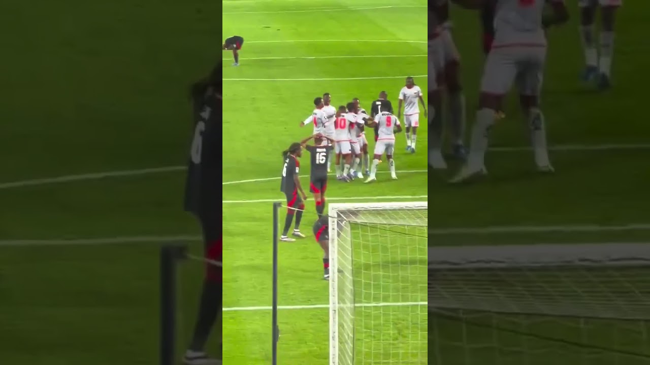 Wooww Sudut goal yang sempurna 