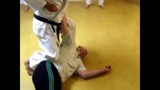 Tom Hill's Karate Dojo; Knife threat, eye strikes screenshot 5