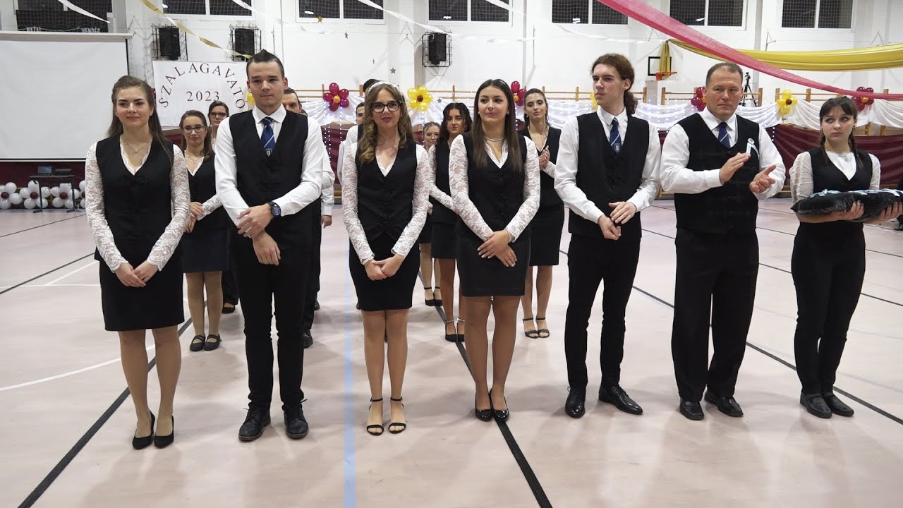 Mezőtúri Református Kollégium Szalagavató ünnepsége 2023. december 8. Szalagtűzés