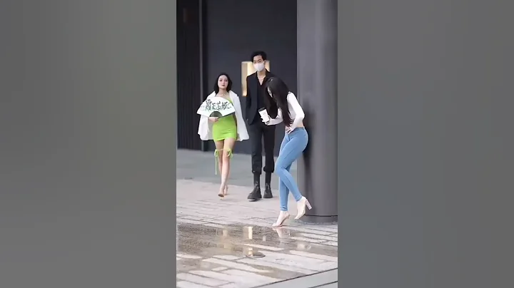 Couple fashion on the street | Sweet couple | Street fashion | Chinese tiktok videos | #Shorts - DayDayNews