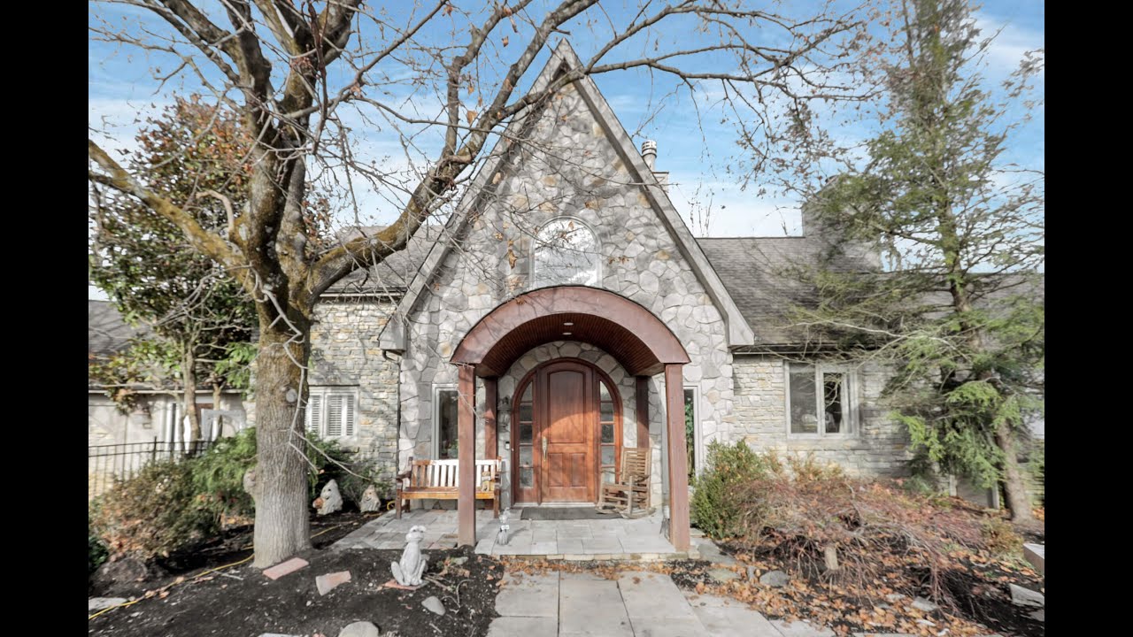 Home for sale in Dublin Ohio on 5 Acres | 6580 Harriott Rd Powell, Ohio 43065