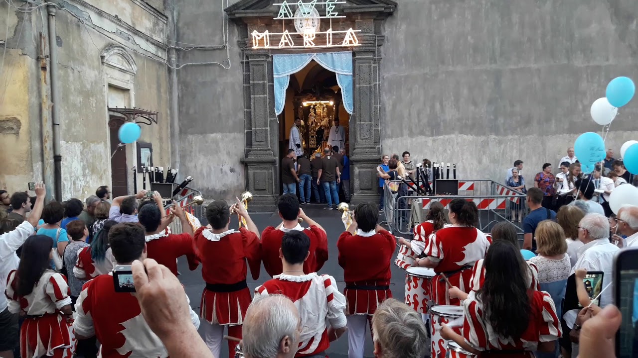 Uscita Solenne della Madonna del Carmelo Città di Trecastagni è stata cura dalla O.p.e!!