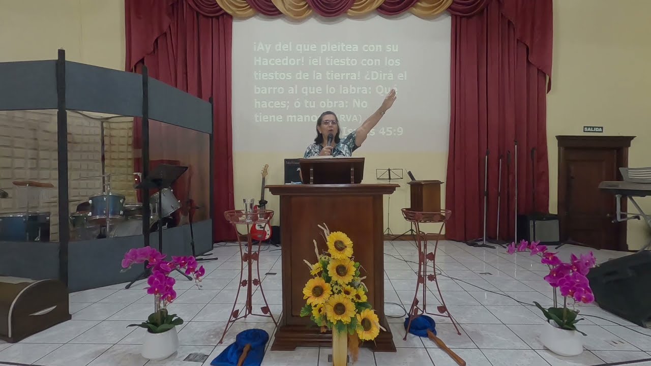 Levántate y ve a la Casa Del Alfarero y allí te haré oír mis palabras