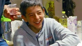 ロマ民族の少年の逞しく生き抜く姿を生々しく描く超ドキュメンタリスティックな映画『チャンブラにて』予告編