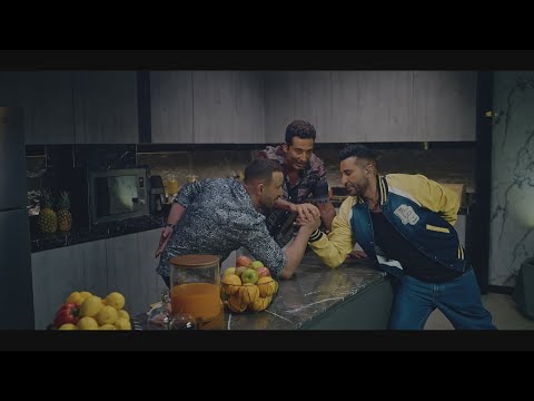 تحدي أحمد السقا و أحمد سعد في مصارعة الذراعين بيت السعد