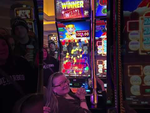 Lady next to us wins GRAND JACKPOT while LIVE in New York! #grand #casino #vegas