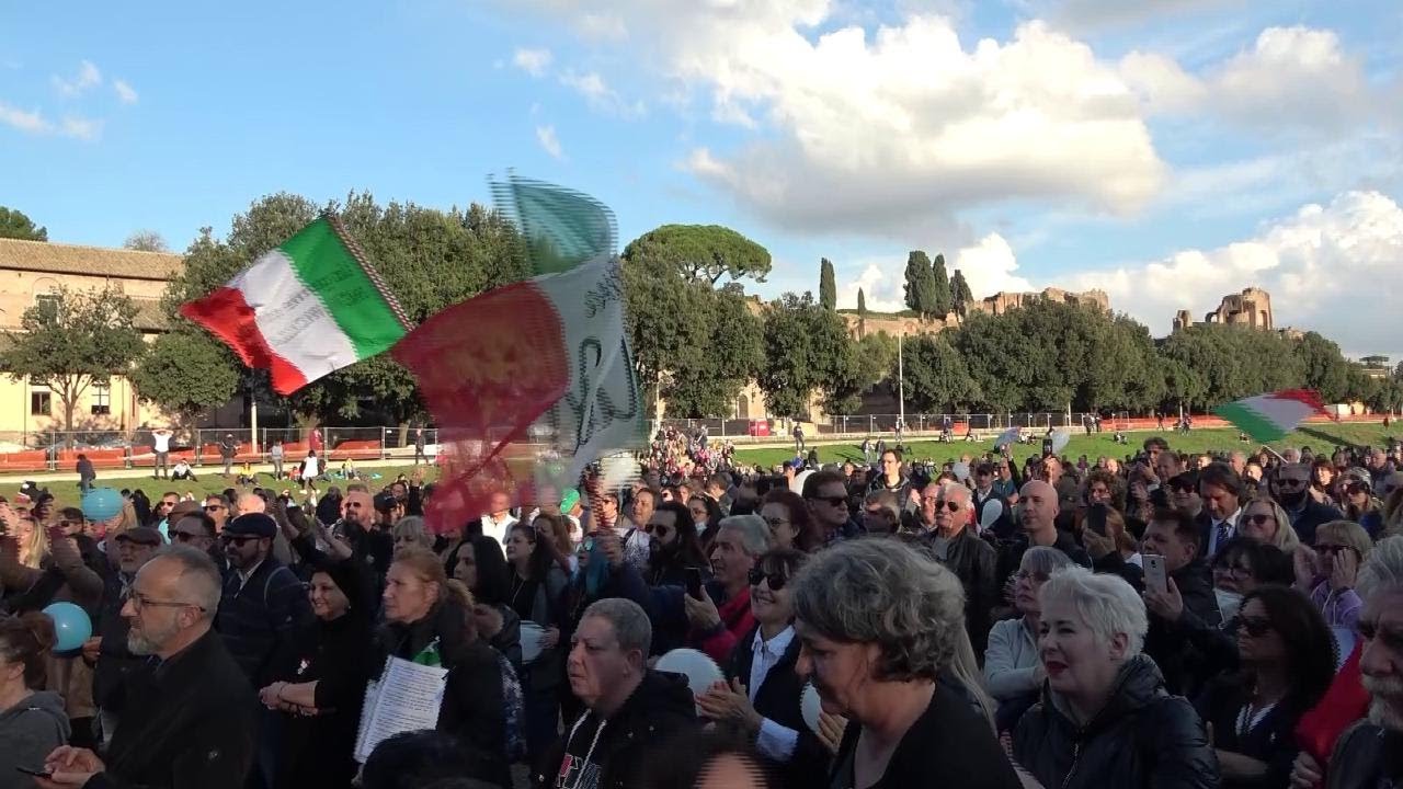 Roma, tra i No Green pass a Circo Massimo tornano i militanti di Forza Nuova: 