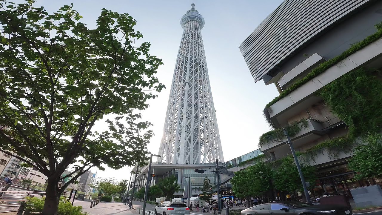 Climbing Tokyo Skytree to film the Adachi fireworks [4K] VLOG