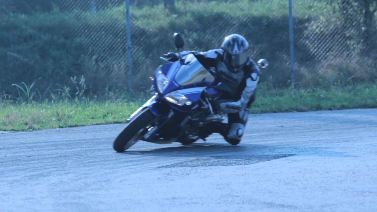 SV 650 knee down super slow motion