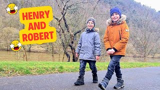 картинка: Генри и Роберт: В поисках веселья на детских площадках 🎈🌟