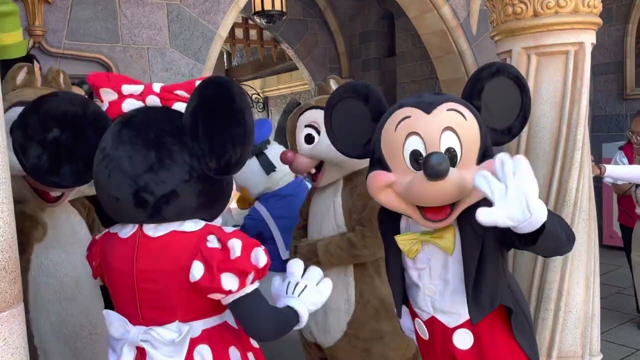 Mickey Mouse And His Friends Are So Cute Disneyland YouTube Mickey Mouse And His Friends Are So Cute Disneyland YouTube