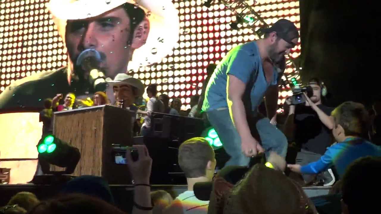 Brad Paisley Alcohol (Toronto Molson Amphitheatre May 31/13) YouTube