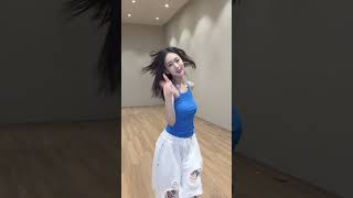 DANCING ALONE???? with #BTOB #LEEMINHYUK #KiiiKiii #키키 #LEESOL #이솔  #DANCING_ALONE