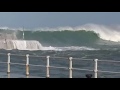 Espectacular imagen ola gigante rompe violentamente en la entrada del puerto de cudillero tsunami