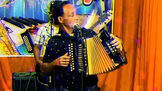 Otilio Santana Y Las Mujeres Cuero