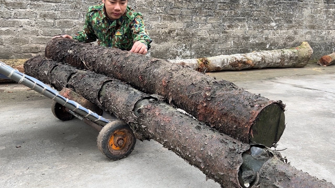 Turn A Burned Wood Trunk Into A Masterpiece Table // Impressive Carpentry Skills of Young Carpenter