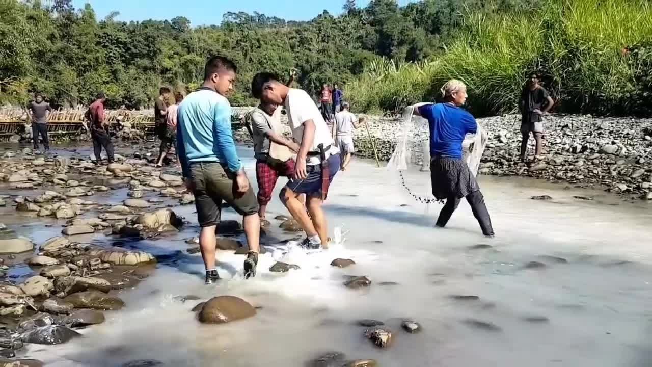 东南亚特色捕鱼活动 就是不知道捕到的鱼够不够这么多人吃的 #户外捕鱼 #捕鱼 #抓鱼 #东南亚 #内容启发搜索 - YouTube
