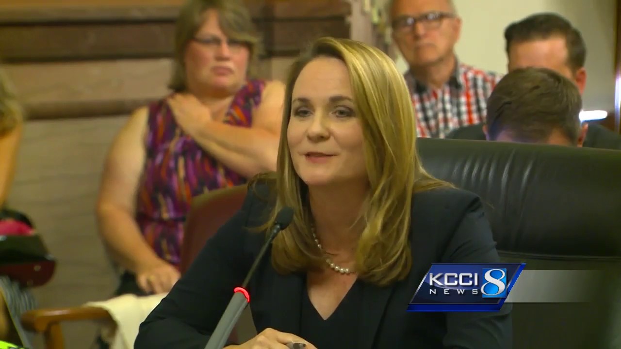 Lawmakers grill Iowa DHS in tense oversight hearing