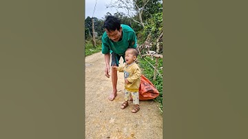 Ông nội và cậu bé tội nghiệp bị bạn bè chế giễu vi ăn phải xúc xích rơi xuống đất@ #shorts