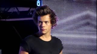 One Direction In Philadelphia - Intro, Up All Night and I Would