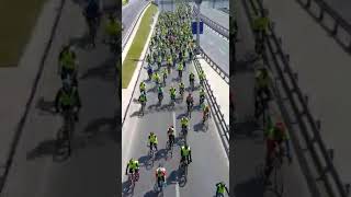 Yeşilay bisiklet turu kalabalığa bakın