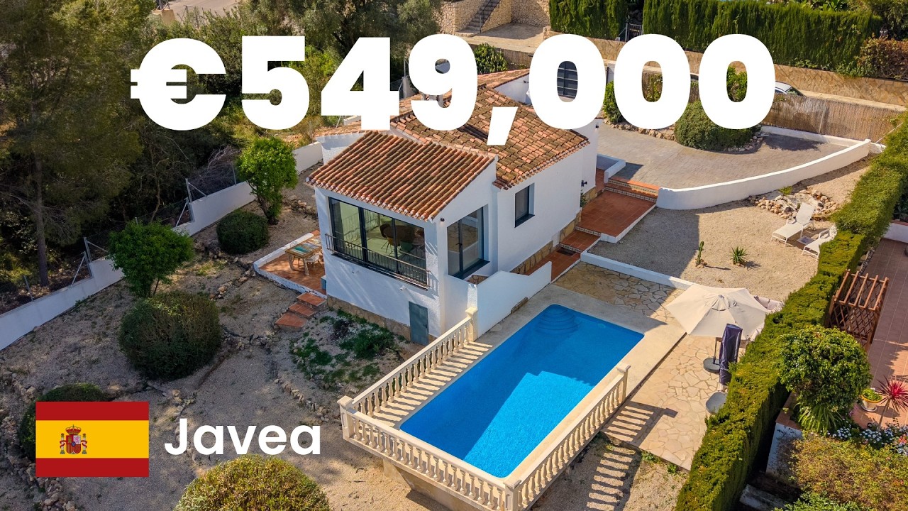 Renovated Two Bedroom Villa with Private Pool and Open Views in Jávea, Spain